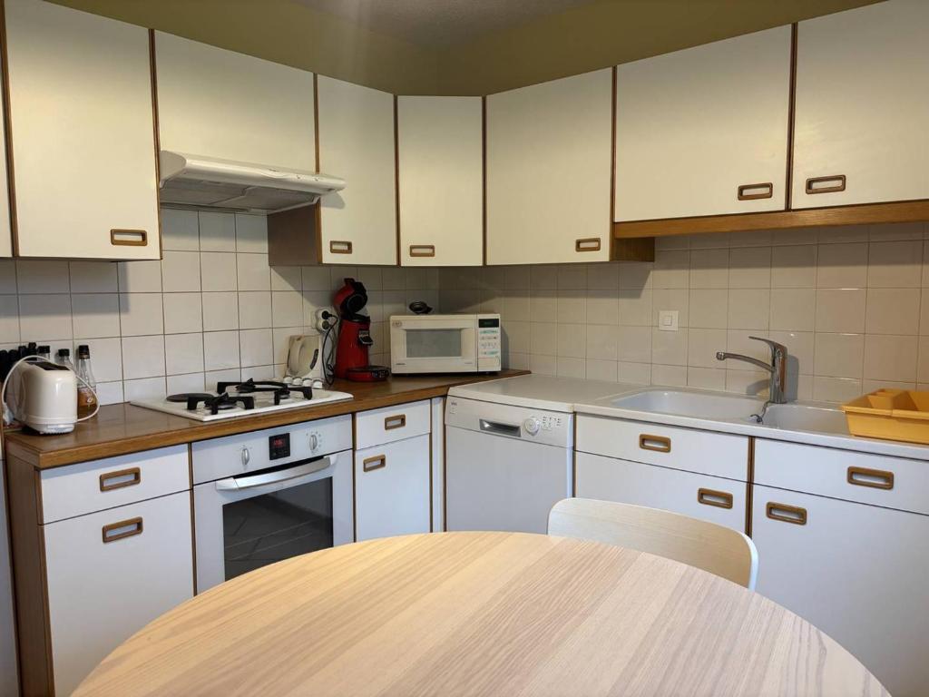 Appartement cosy, balcon sud, 2 chambres, parking gratuit à 10 min du centre et proche ski ! - FR-1-548-4 - 3
