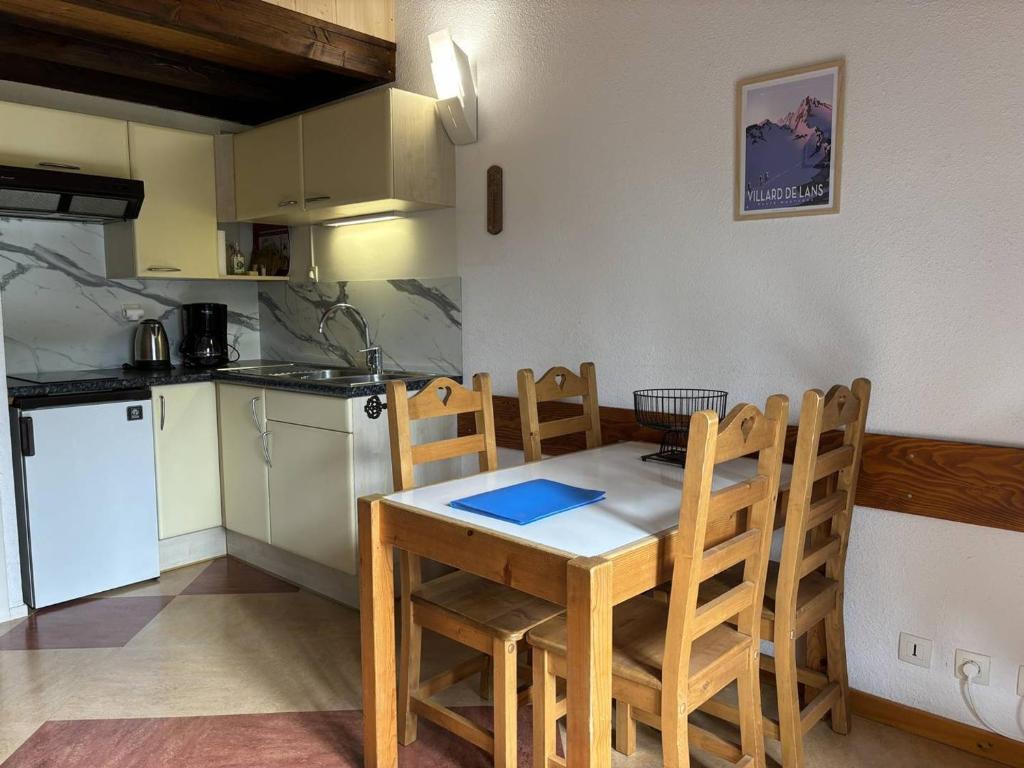 Studio mezzanine avec balcon et parking privé au cœur de Villard-de-Lans - FR-1-548-28 - 1