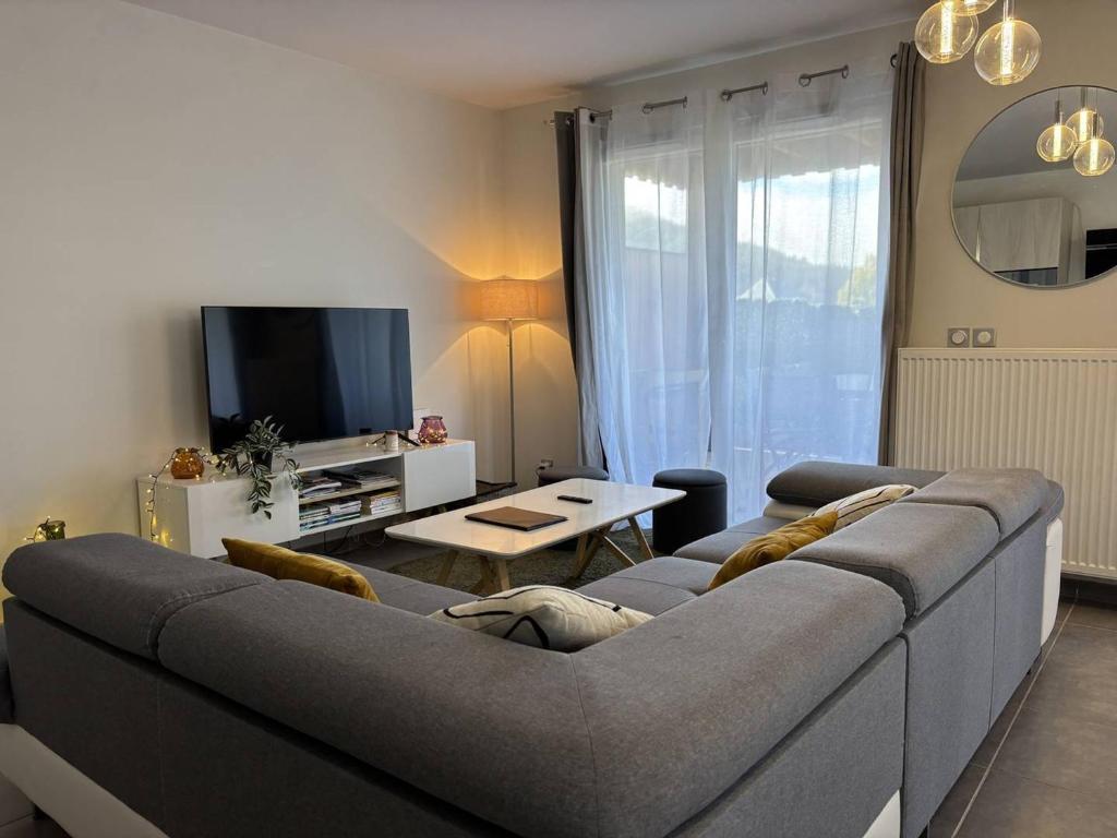 Appartement Confortable avec Terrasse à 5 Min du Centre, Navette Ski Gratuite ! - FR-1-548-34 - 1