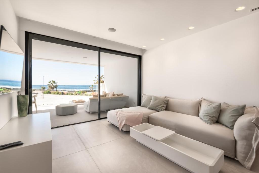 Infinity 0-8 LUXE SEA VIEW 2B - 2
