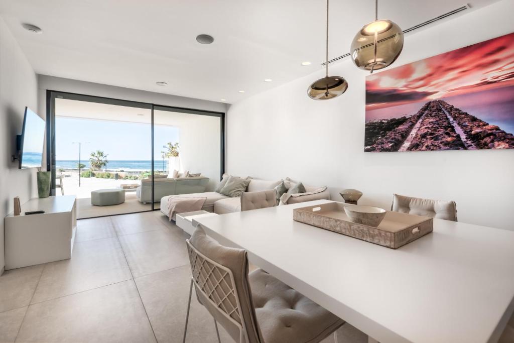 Infinity 0-8 LUXE SEA VIEW 2B - 4