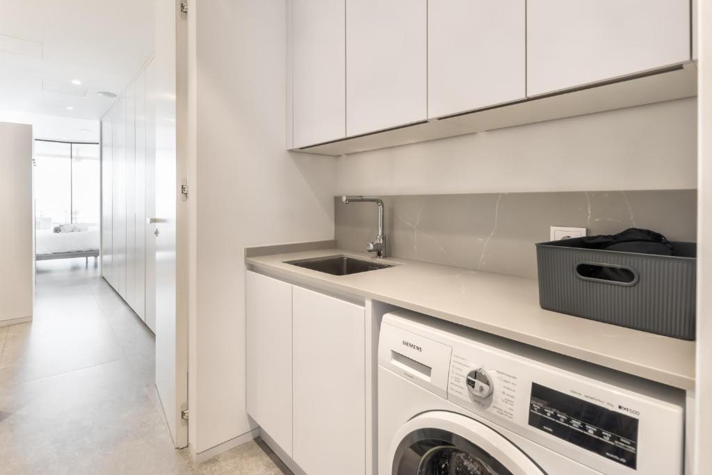 Infinity 1-7 LUXE SEA VIEW 2B - 3