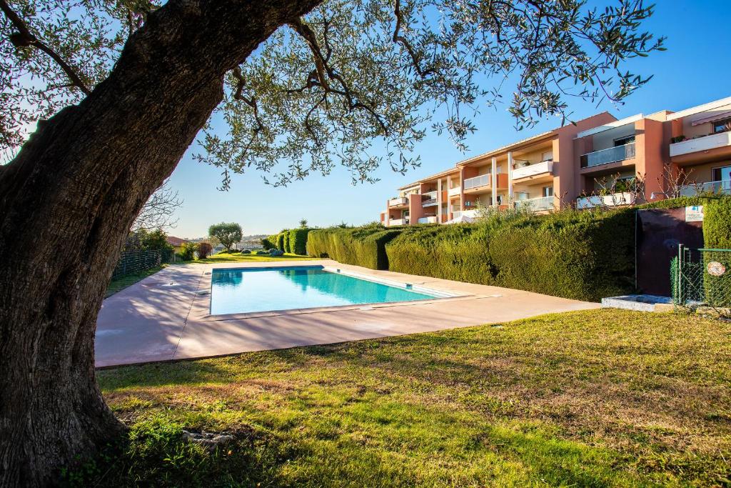 LE JARDIN BLEU AP4388 By Riviera Holiday Homes - 5