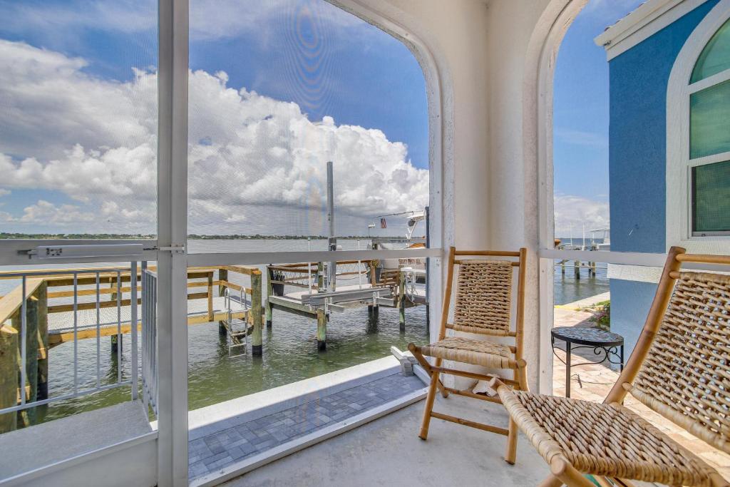 Waterfront Nettles Island Beach House Pool Access 전경