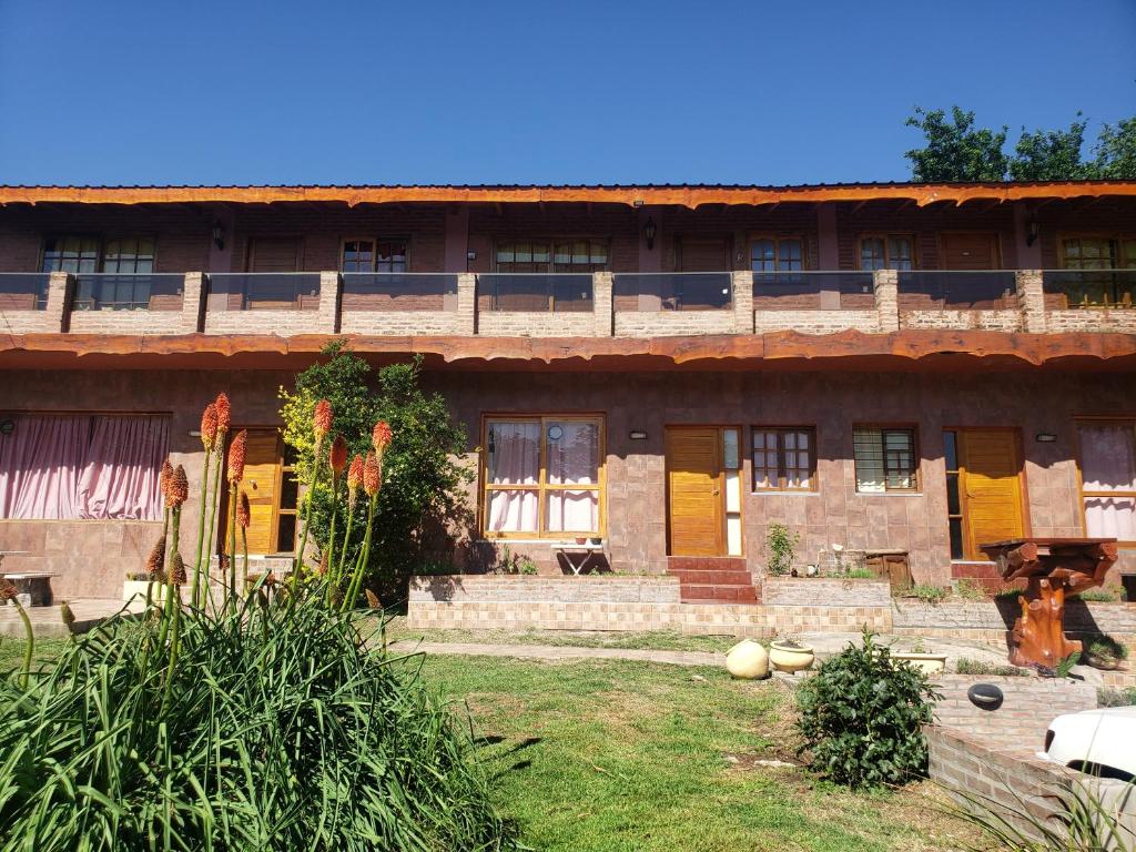 Cabaña frente al rio solo familias - 2