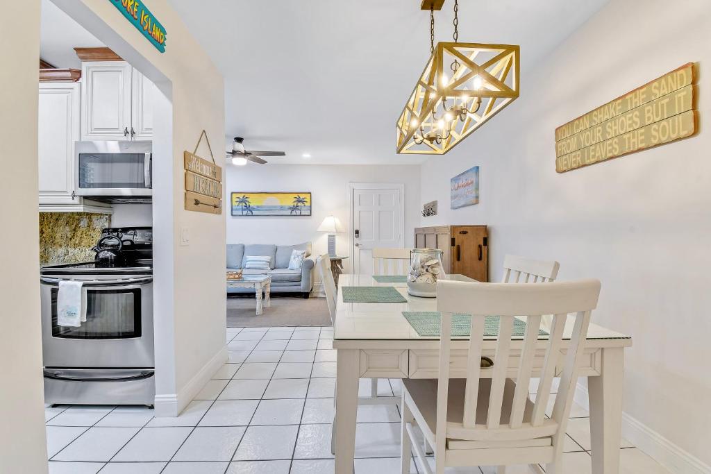 Funshine Pointe Capri, St Pete Beach