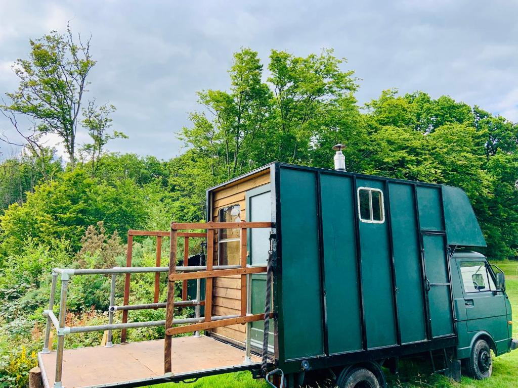 The Green Horsebox, Charlwood