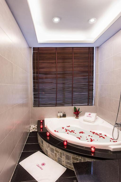 Valentine Hotel, Quận 5