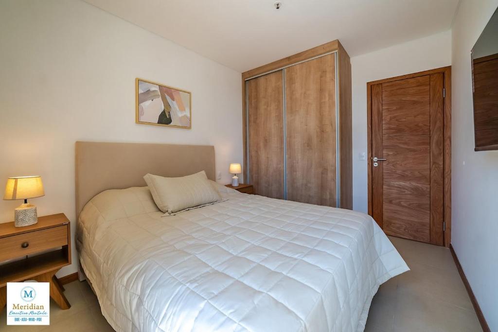 206 Emerald! Boutique Building - Walk to the Shopping del Sol! - 4