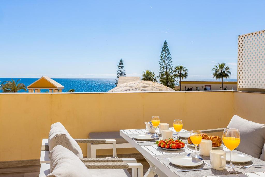 Romana Playa studio - beachfront complex Elviria, Marbella