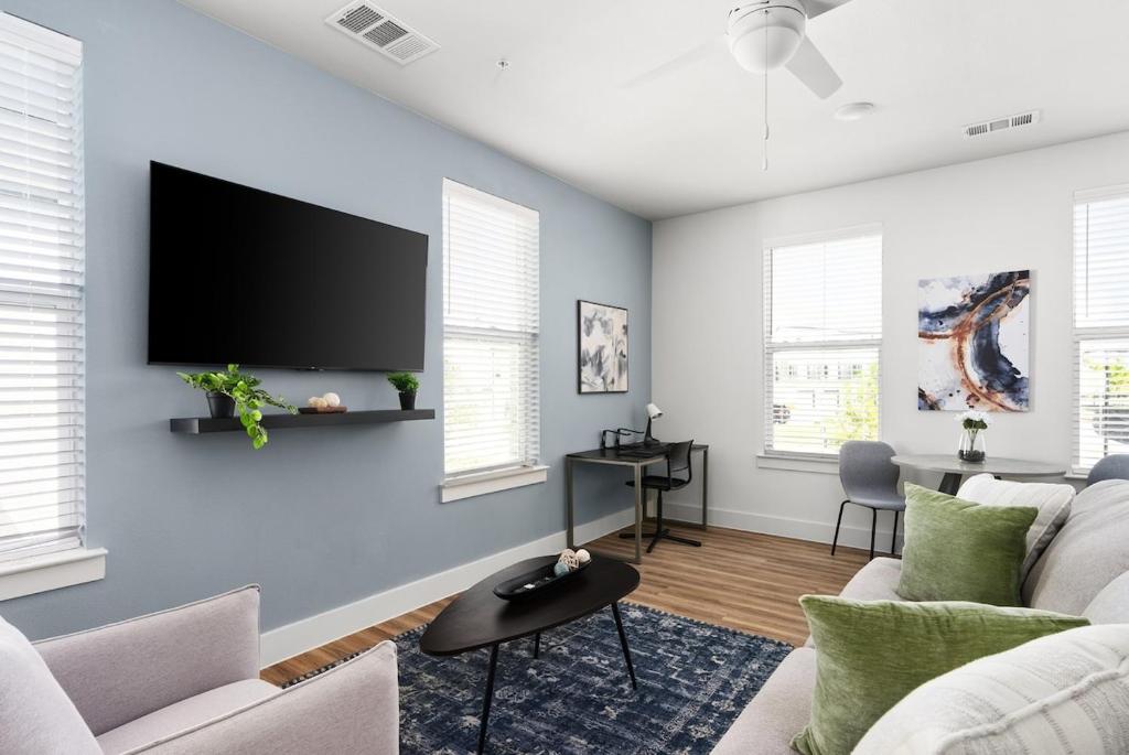 1B 1B Round Rock Pool, Sauna, On-Site Coffee Shop, Pflugerville