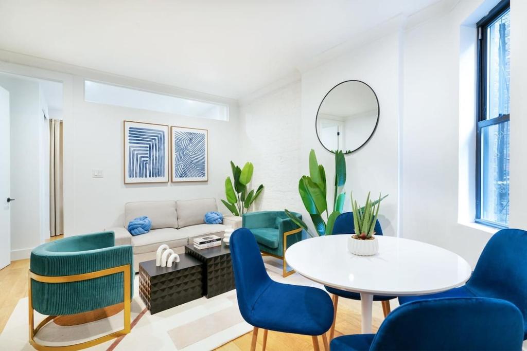 1288-4RS Newly furnished Prime UES 2BR, New York