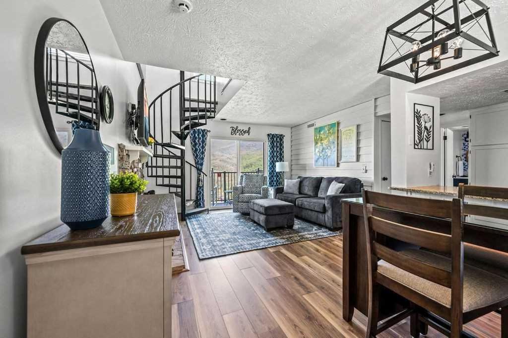 Blessed in the Smokies, Gatlinburg