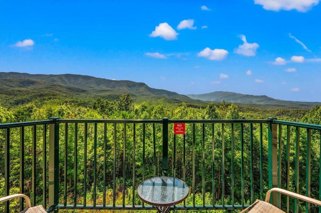 Can't Bear to Leave, Gatlinburg