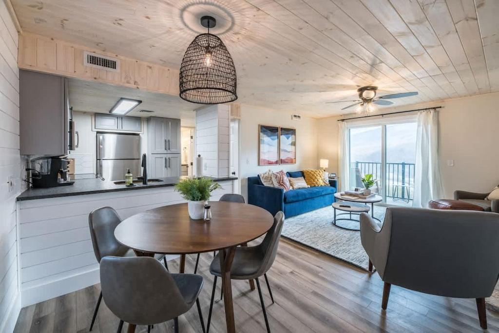 Mountain Twilight, Gatlinburg