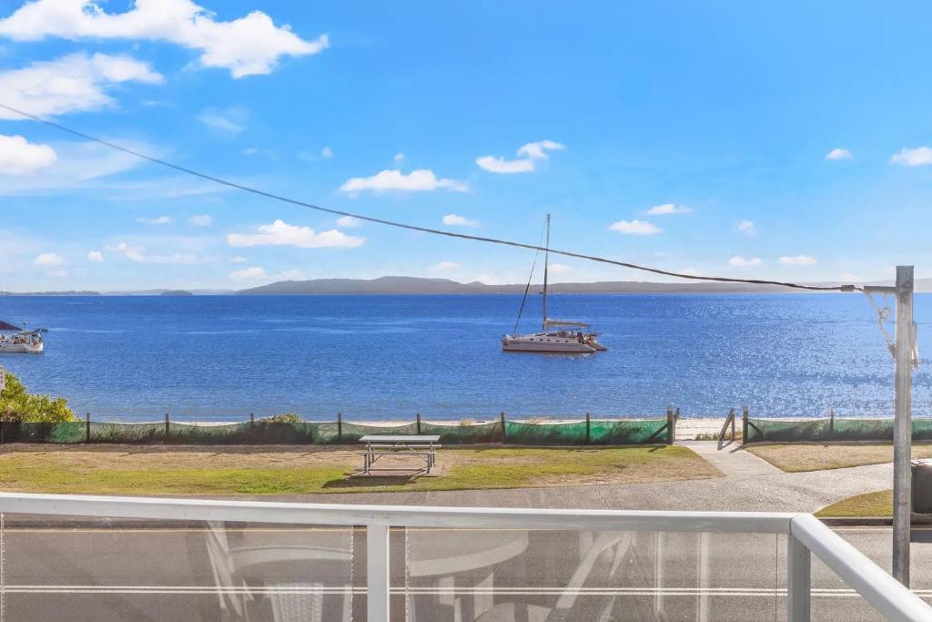 Bayside 6, 21 Victoria Pde - sensational water views, linen, Nelson Bay