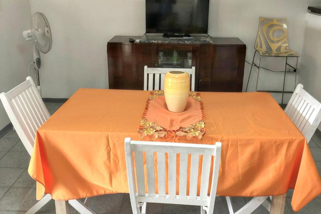 Appartement agréable à La Trinité, 95 m², vue sur le jardin, La Trinité