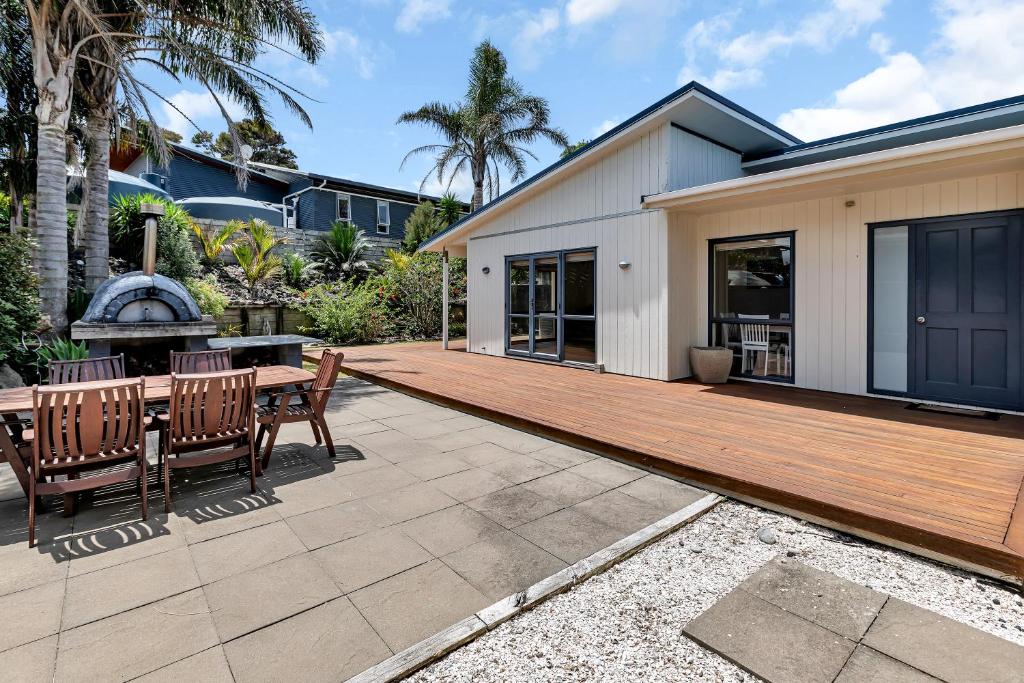 Sunshine on Seabreeze - Mangawhai Heads Bach, Mangawhai