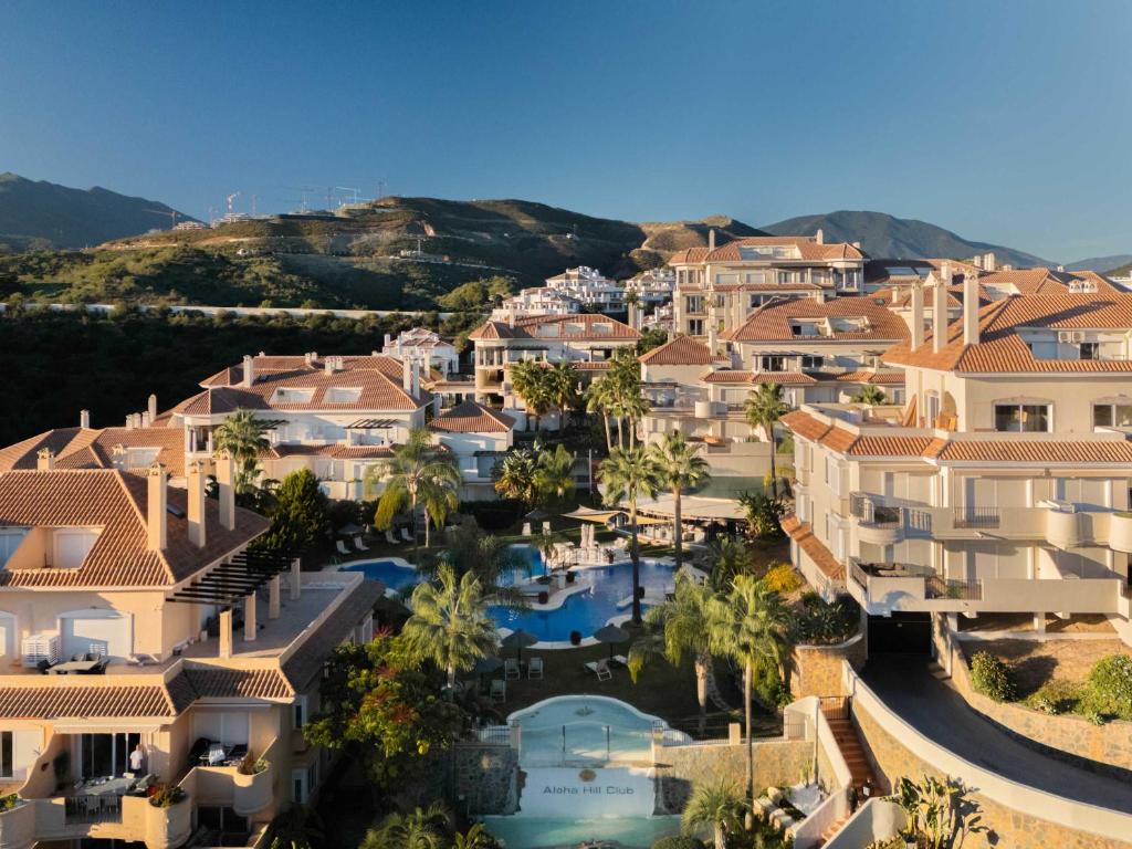 Aloha Hills Club Luxury Retreat Pools Gym Spa - 3