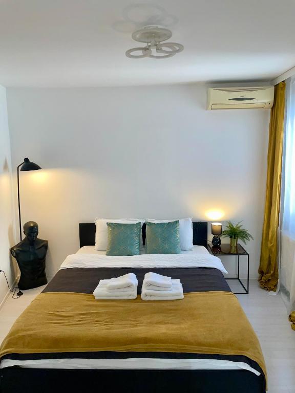 Matt Studio, Bukurešť