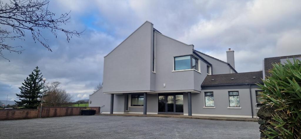 The Cloisters, Dingle