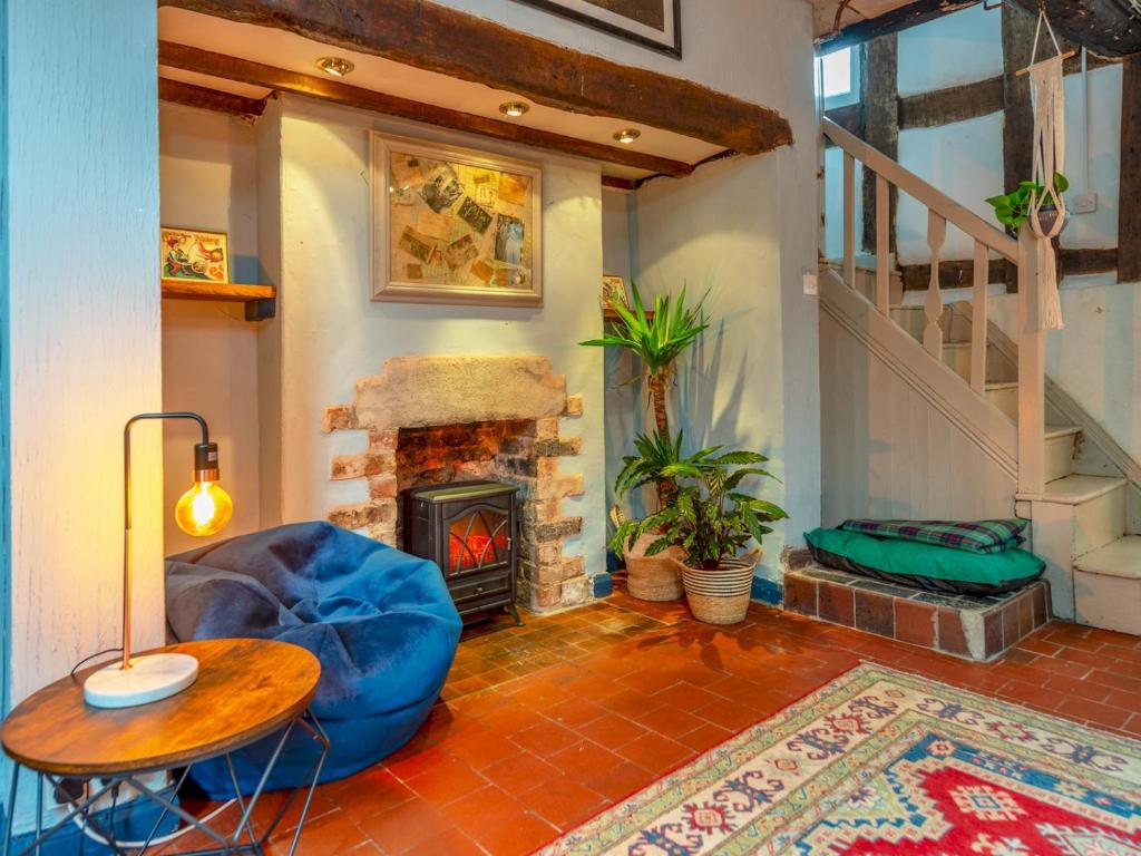 Pass the Keys Stay in the Original Home of the Gingerbread Man!, Market Drayton