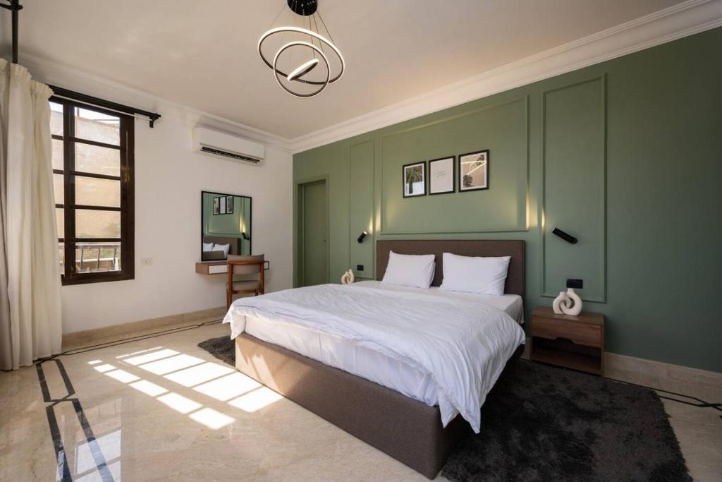 77 by Spacey #15 - 2BR in Maadi, Káhira