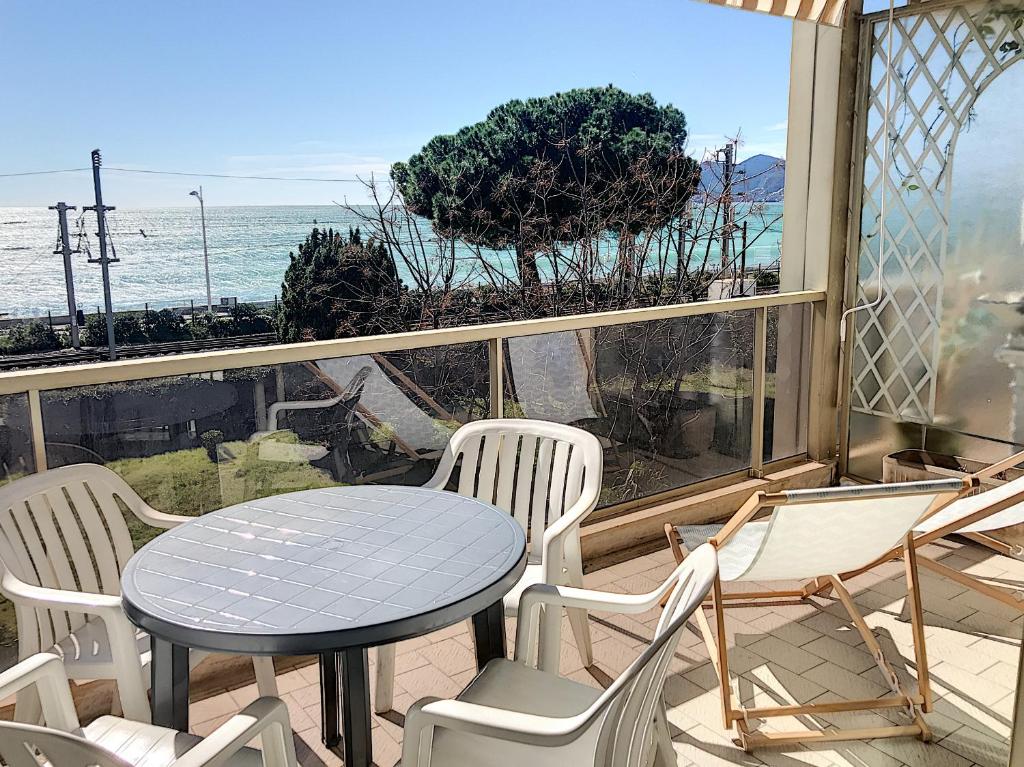 Bord de mer, terrasse vue mer 228L - 3