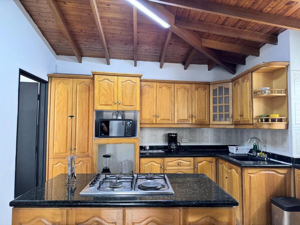 Apartamento cerca a Estadio con balcon y 5 habitaciones - 5
