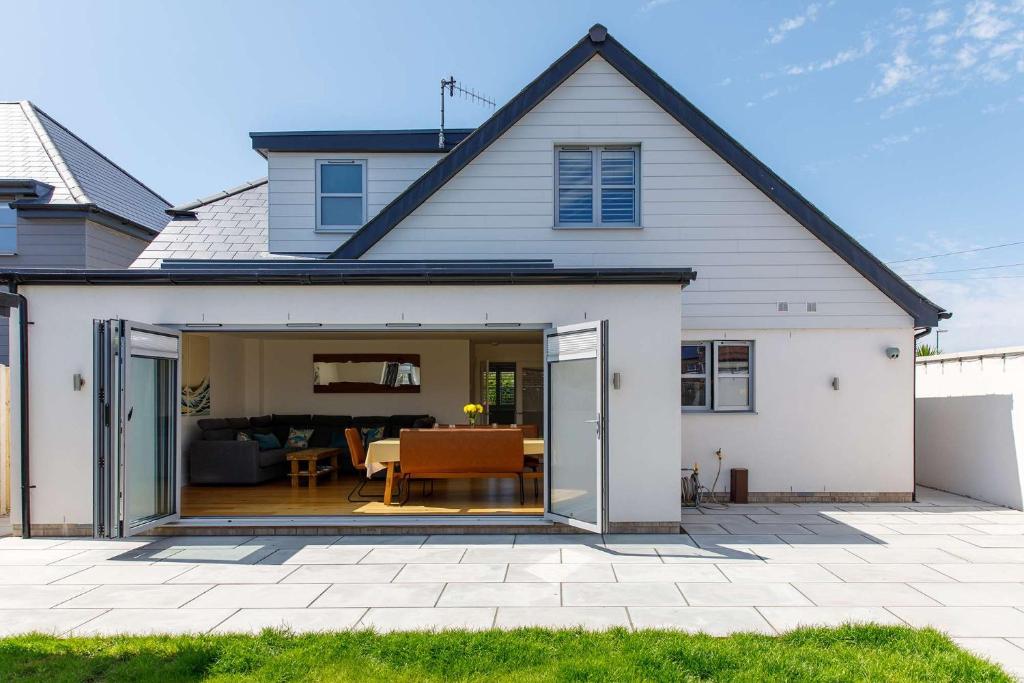 Delightful Seaside Hideaway 5 Mins to Beach, Earnley