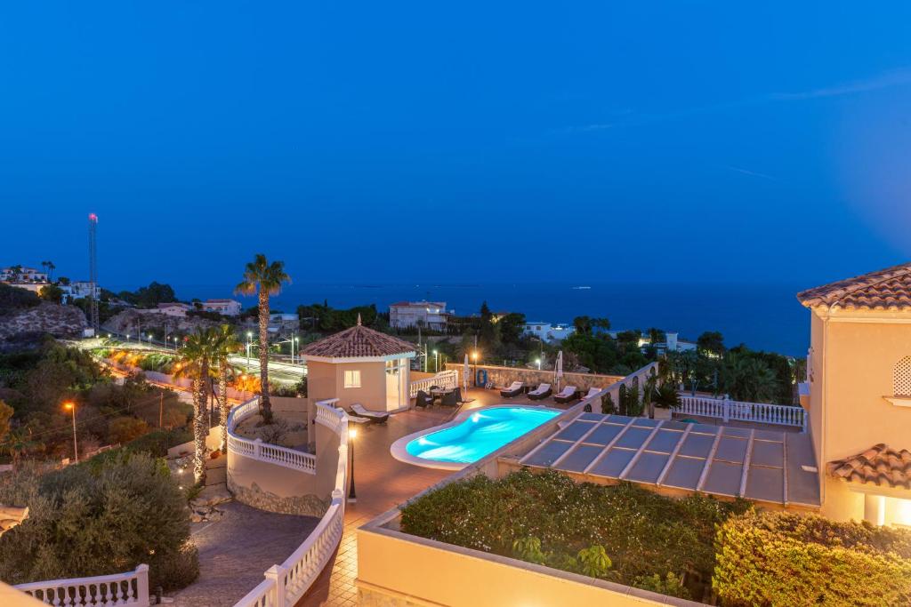 Luxury Villa Facing the Sea, With Swimming Pool - 3