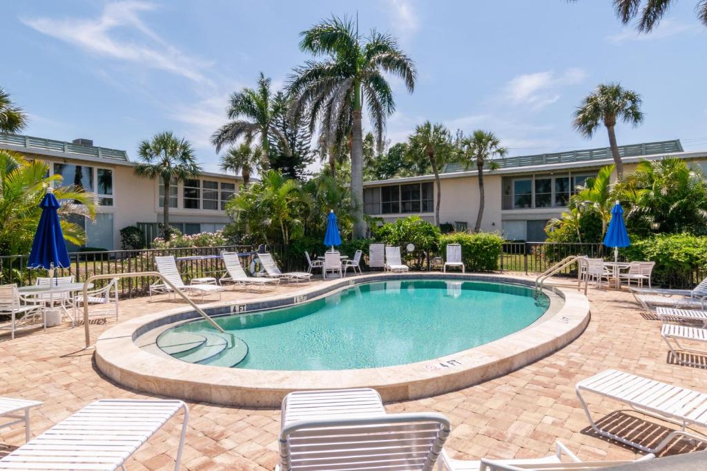 West Bay Cove 140, Holmes Beach