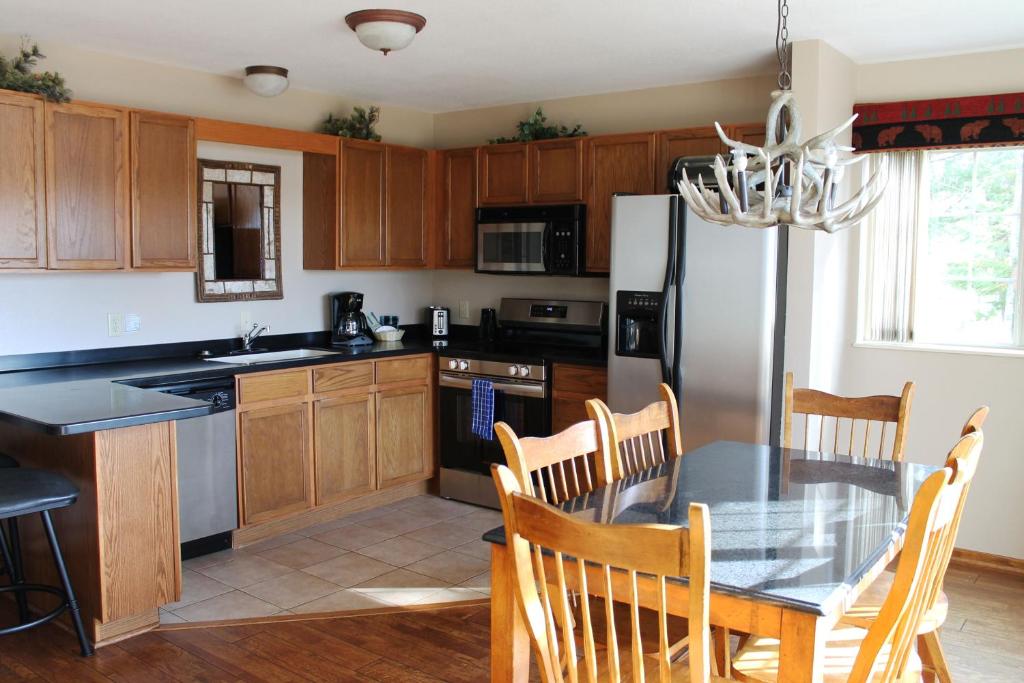 Unit126, 2 bedroom Lower Duck Lake Condo, Eagle River