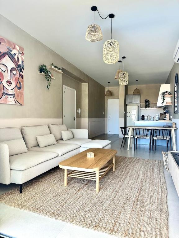 Bella at Mythical Seas, Paralimni