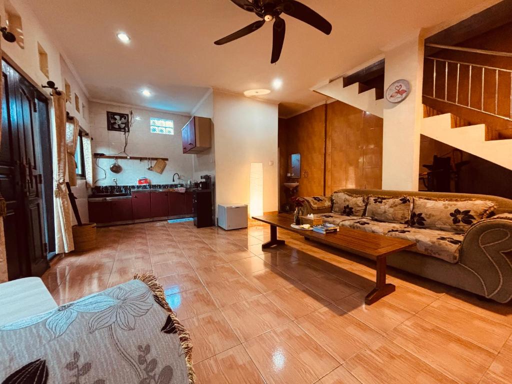 Mama Mega Homestay