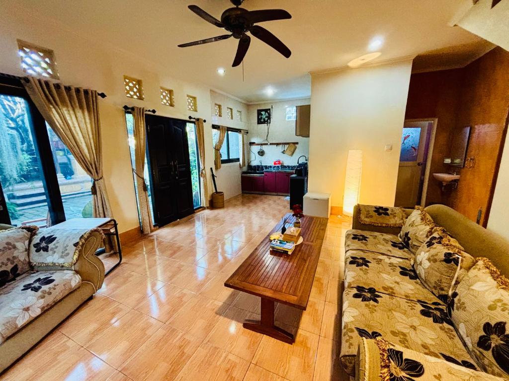 Mama Mega Homestay