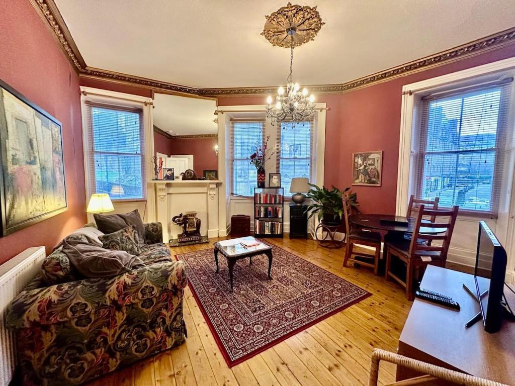 Unique cozy nest for 2, Old Town, Edinburgh