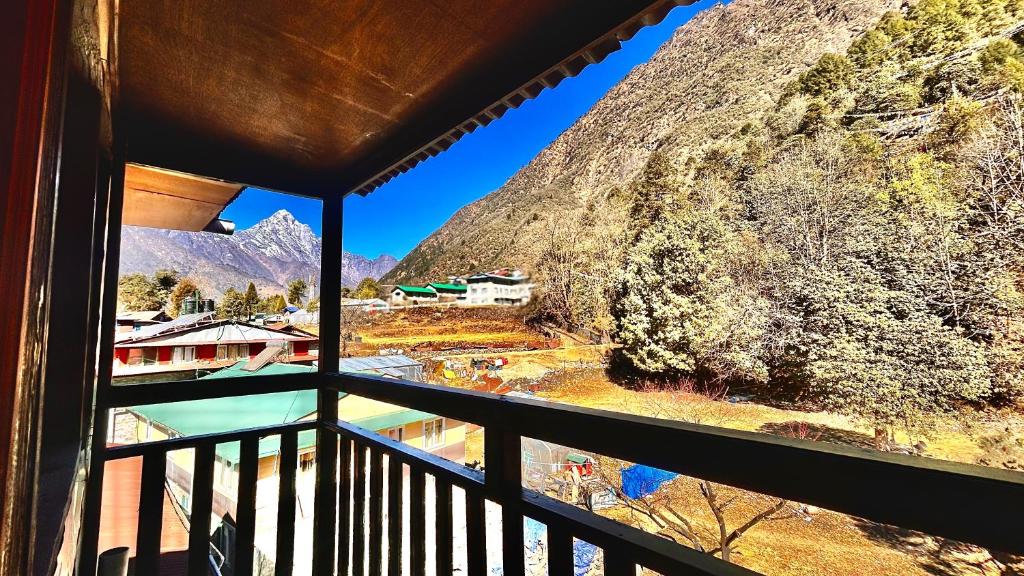 Lama Hotel - Cafe De Himalaya