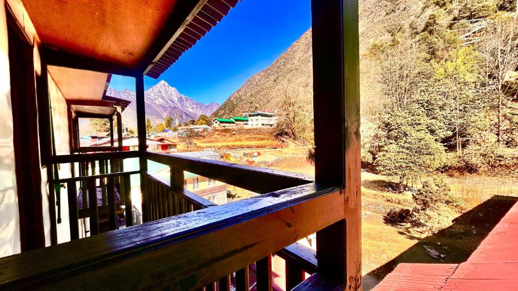 Lama Hotel - Cafe De Himalaya