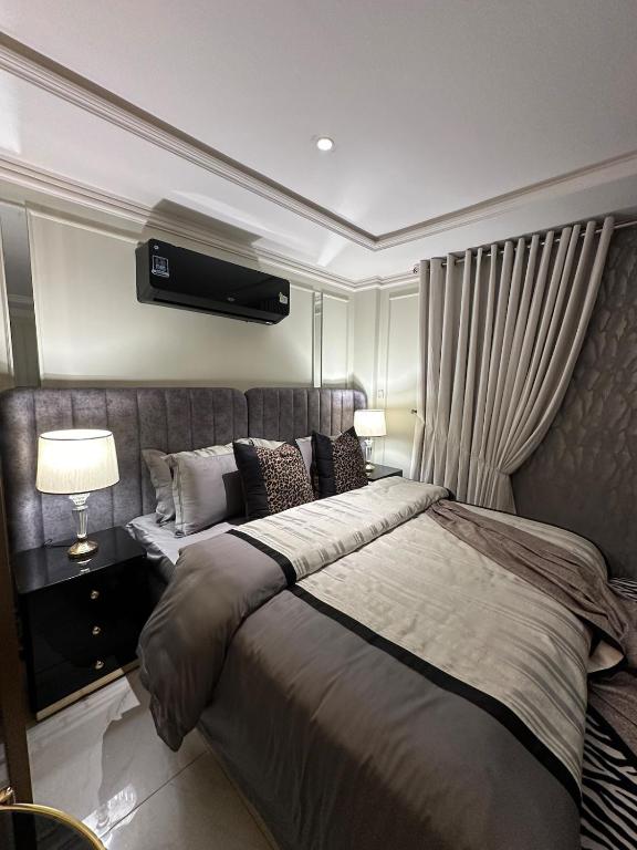 Designer Apartment- Self Check-in -Eiffle view- Bahria Town, Lahore