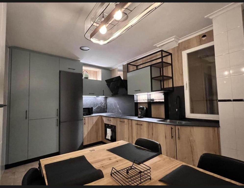 La Vinoteca del Artista by Apartamentos Logrono - 5