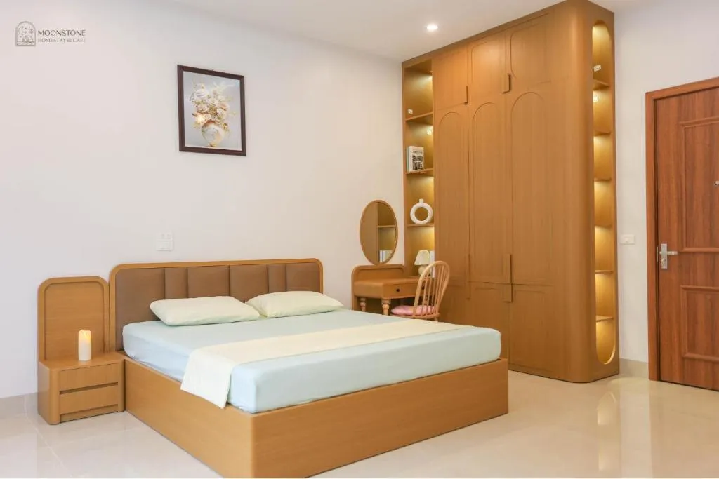 Moonstone Homestay & Cafe - Vinhomes Ocean Park 2, hotel in Hòa Bình