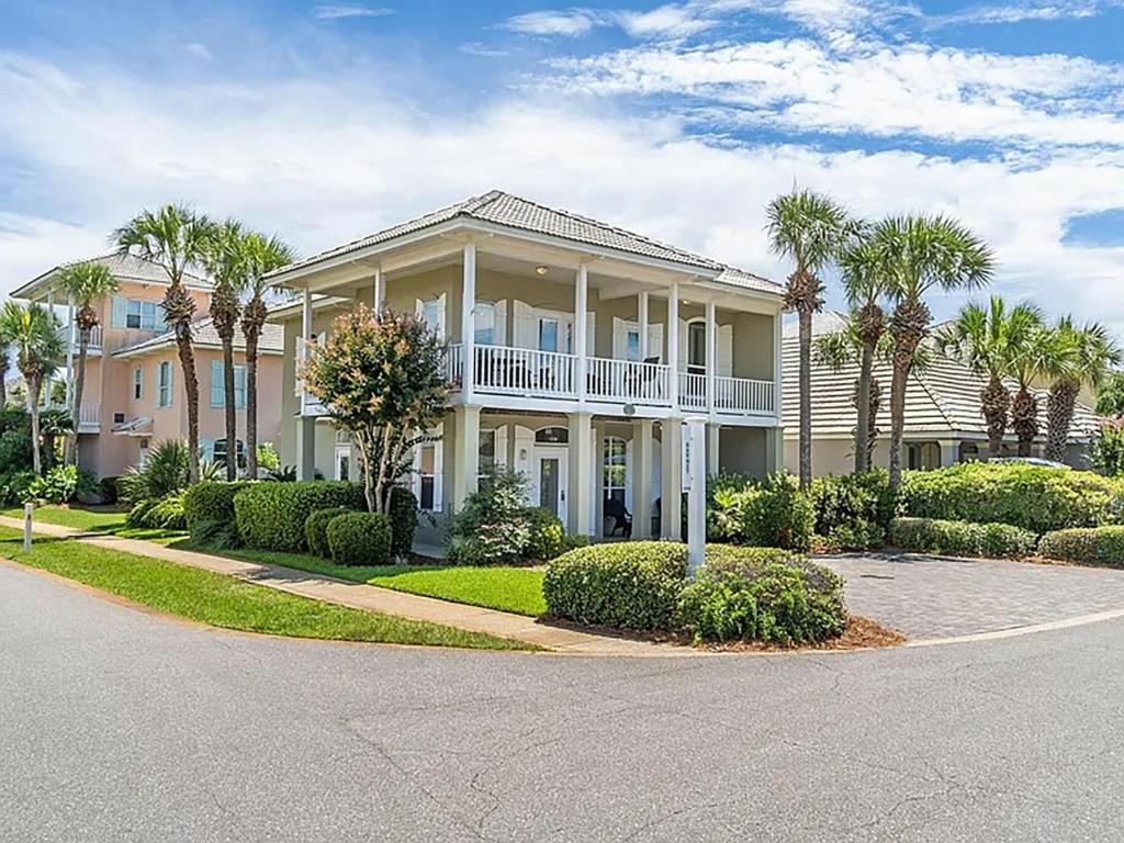 Emerald Mist, Destin