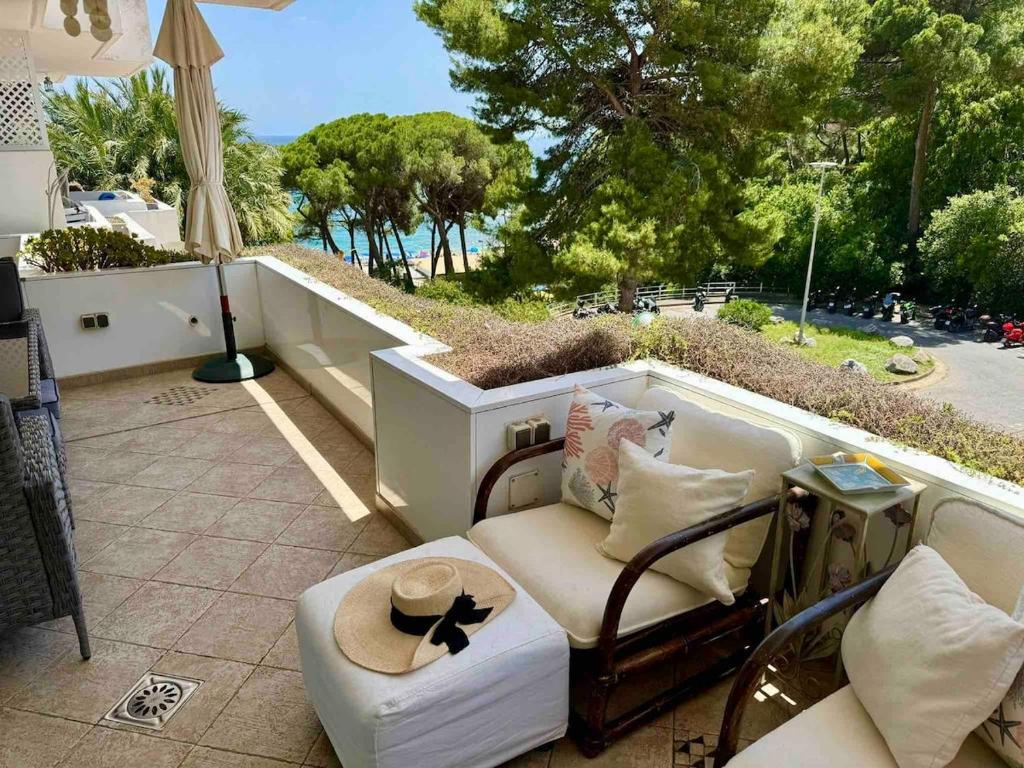 CALA BONA - Beachfront Apartment, Blanes