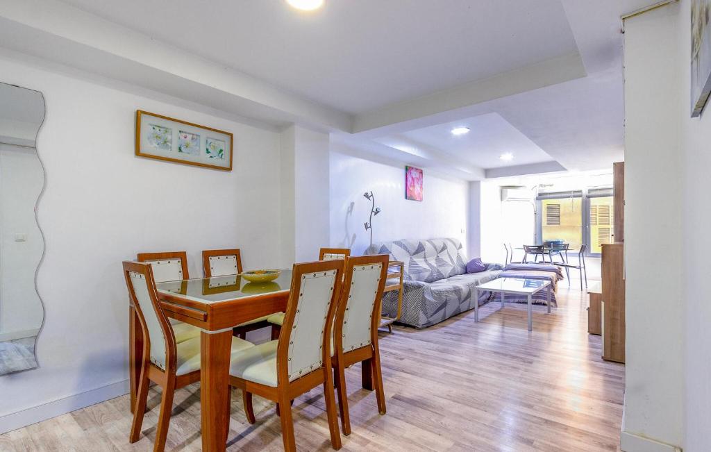 2 Bedroom Beautiful Apartment In Benidorm - 4