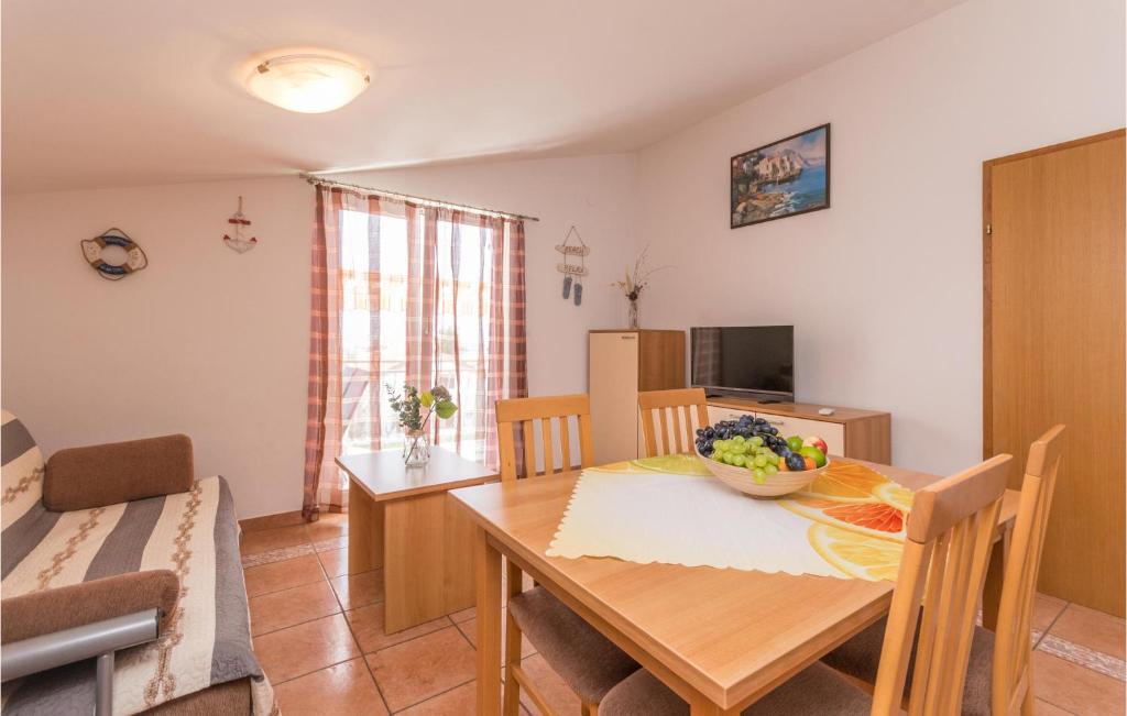 Cozy Apartment In Sveti Filip I Jakov, Sveti Filip i Jakov