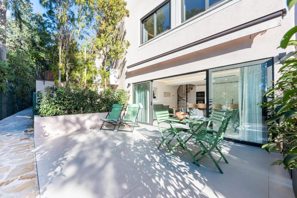 Elegant Duplex with Private Garden Terrace - 3