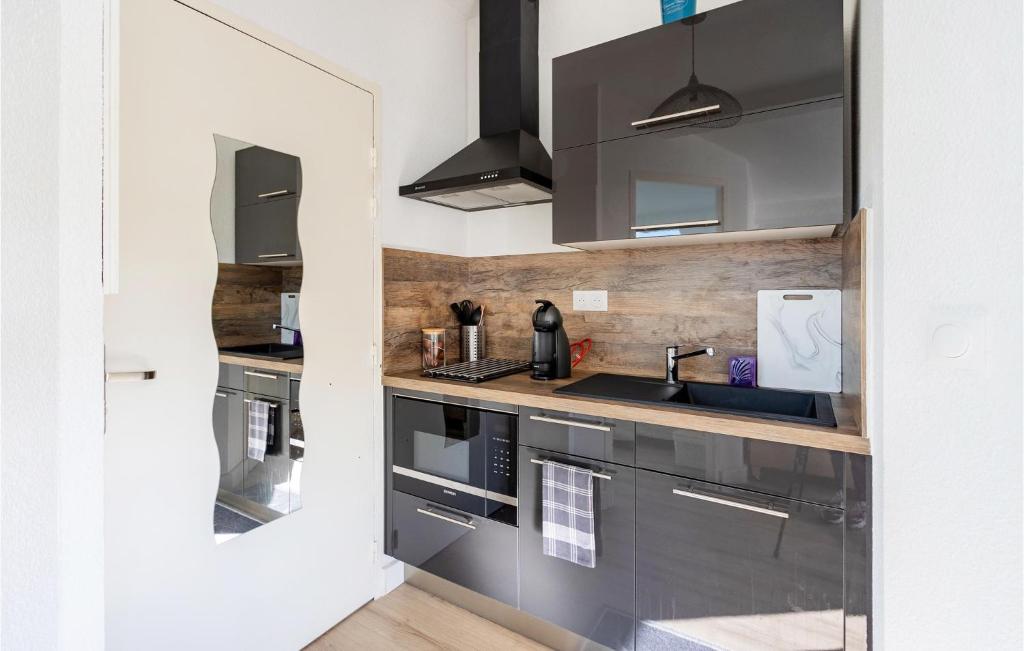 Stunning Apartment In Hyères With Wifi - 4