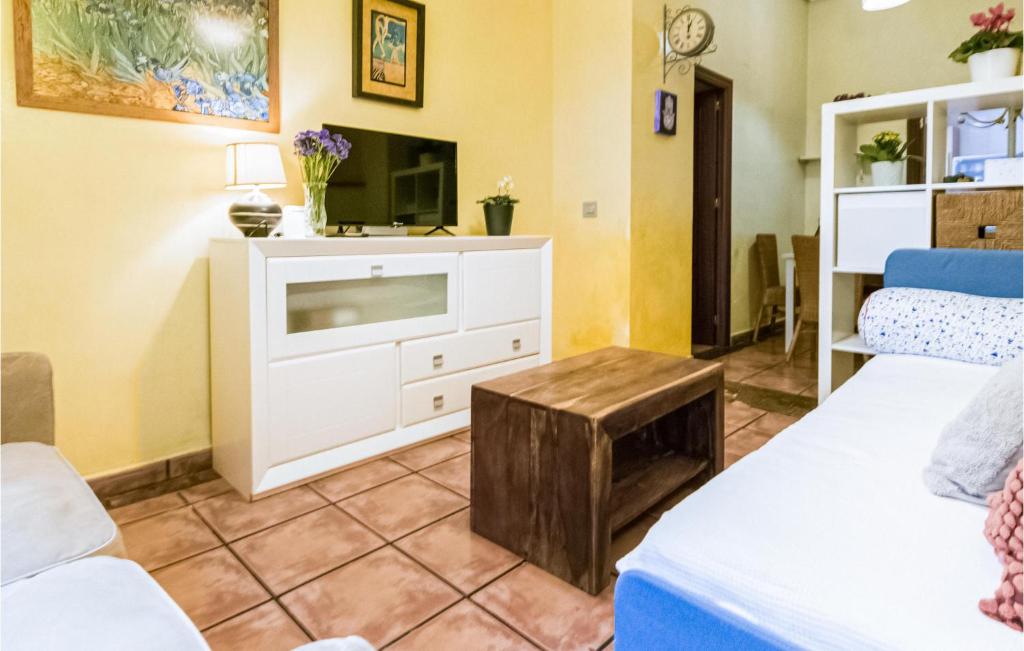 2 Bedroom Amazing Apartment In Cordoba - 2