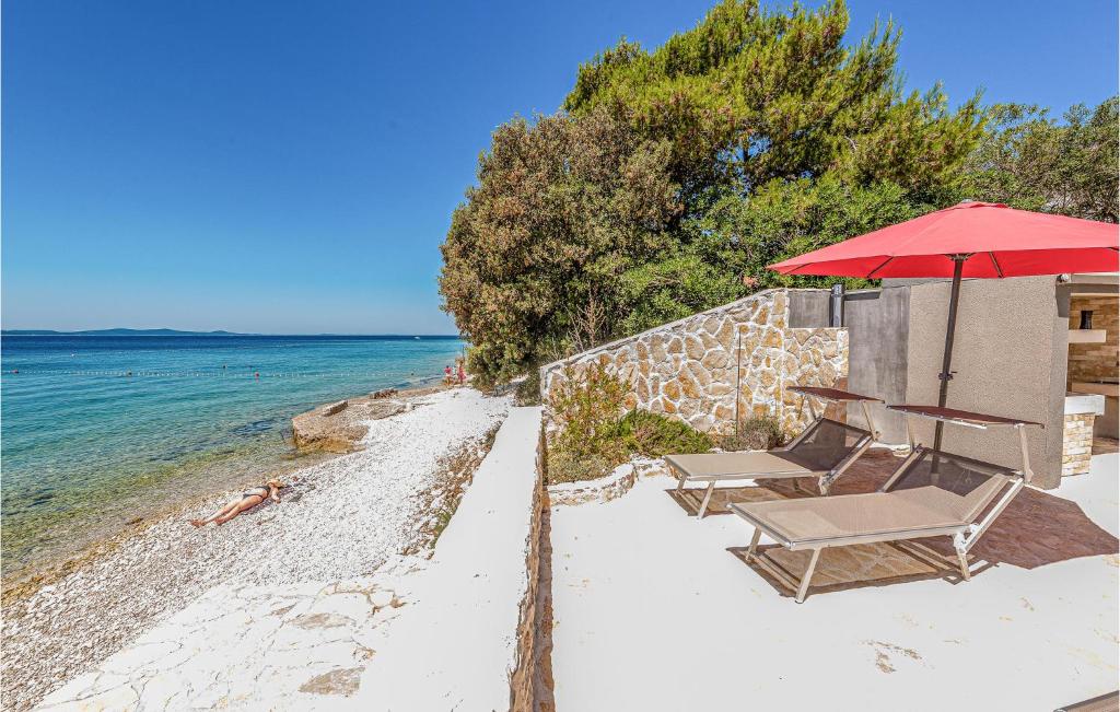 Nice Apartment In Petrcane With Wifi, Petrcane